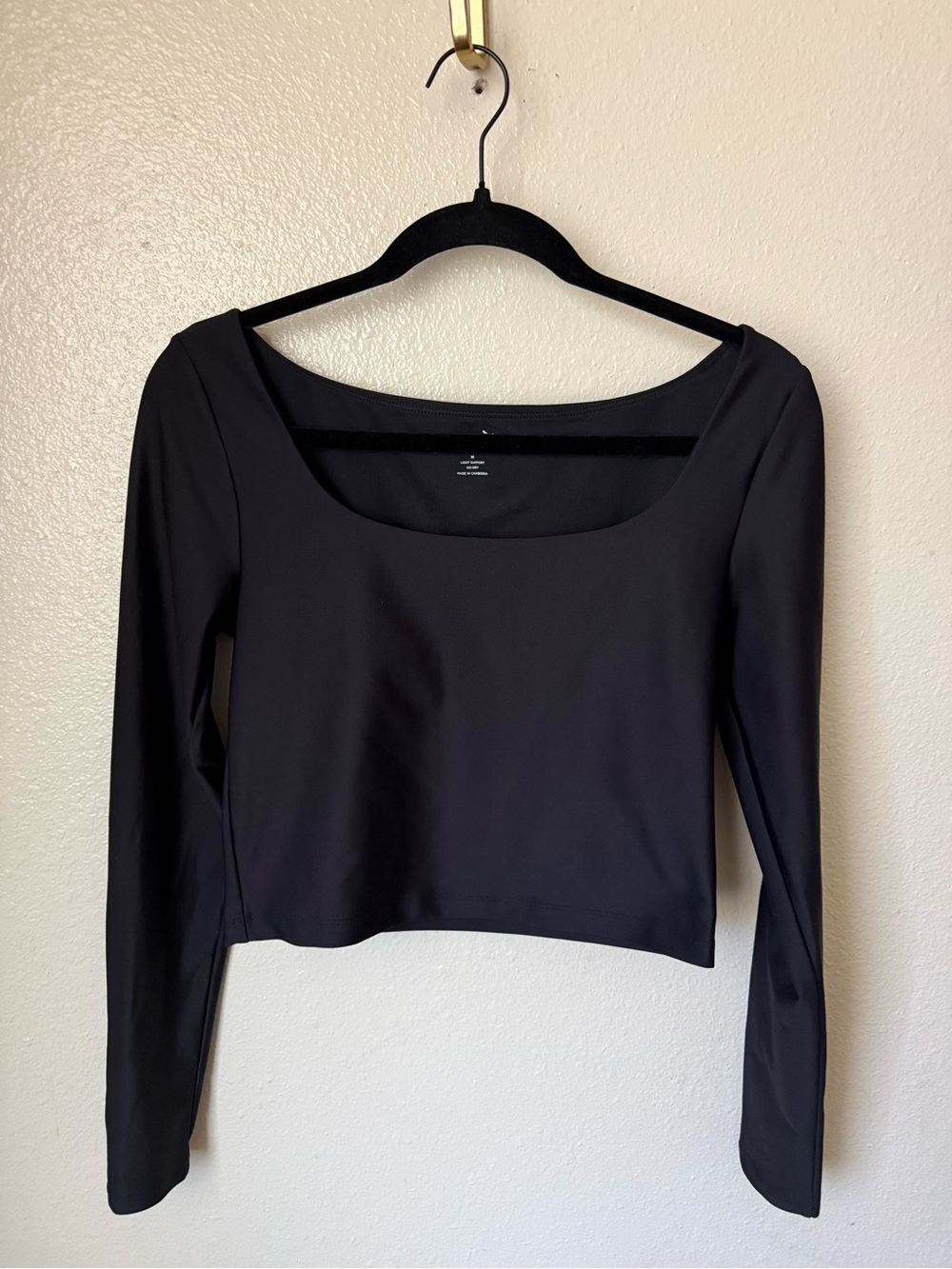 Old Navy Black Long-Sleeve Scoop-Neck Crop Top